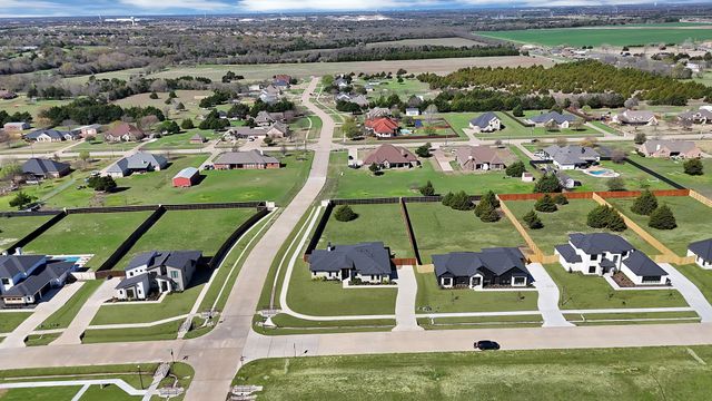 443 Whispering Way, Red Oak, TX 75154