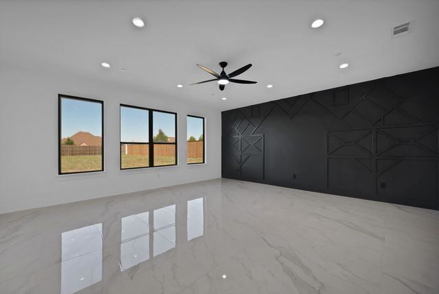 443 Whispering Way, Red Oak, TX 75154