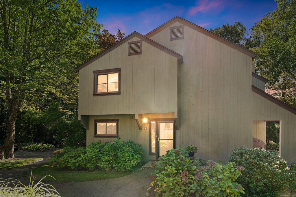 8 Willow Lane 8, Avon, CT 06001