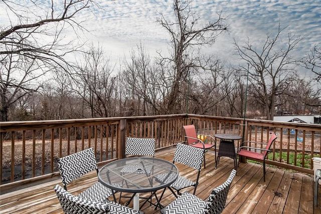 541 S Bluegrass Drive, Bonner Springs, KS 66012