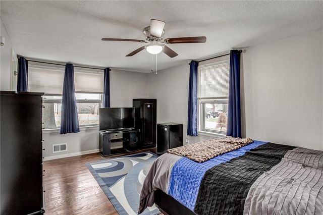 541 S Bluegrass Drive, Bonner Springs, KS 66012