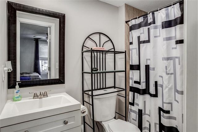 541 S Bluegrass Drive, Bonner Springs, KS 66012