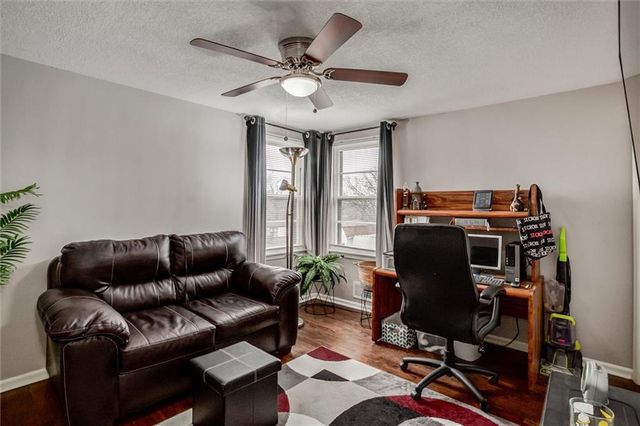 541 S Bluegrass Drive, Bonner Springs, KS 66012