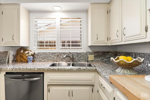 601 Vista Verde Way, Bakersfield, CA 93309