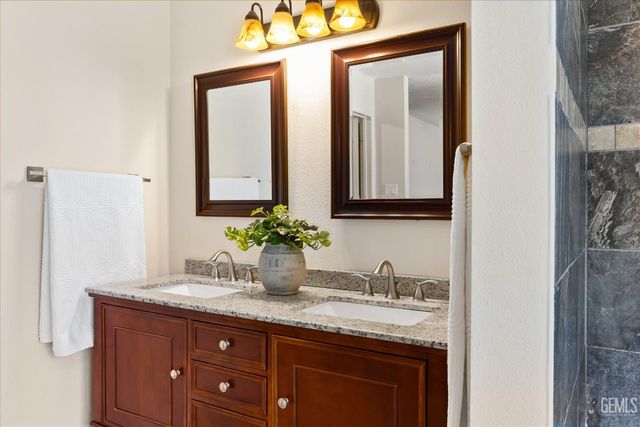601 Vista Verde Way, Bakersfield, CA 93309
