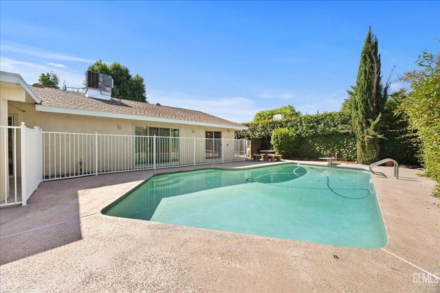 601 Vista Verde Way, Bakersfield, CA 93309