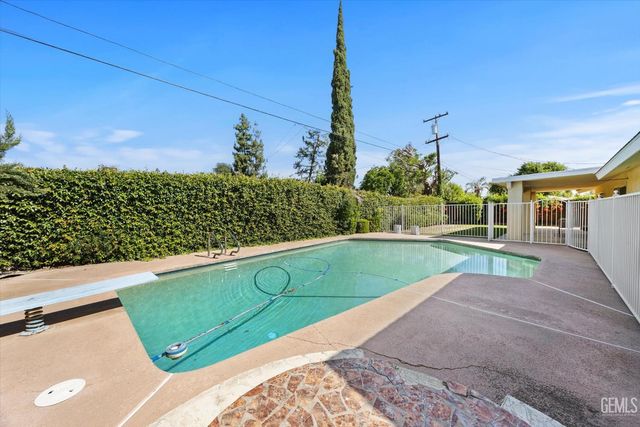 601 Vista Verde Way, Bakersfield, CA 93309