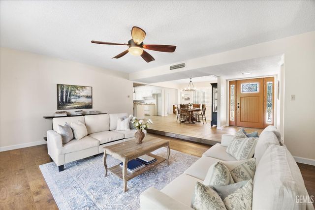 601 Vista Verde Way, Bakersfield, CA 93309