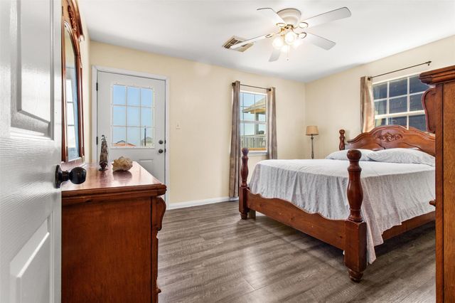 316 Seabean Street, Surfside Beach, TX 77541