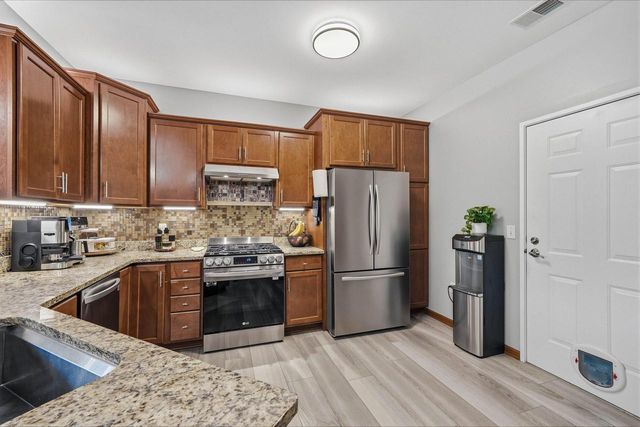 1782 New Port Vista DRIVE, Grafton, WI 53024