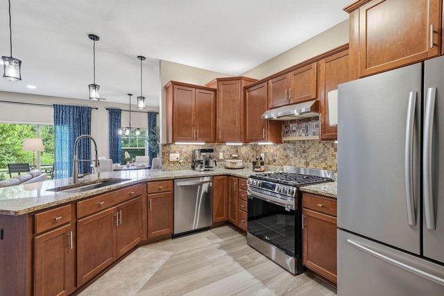 1782 New Port Vista DRIVE, Grafton, WI 53024