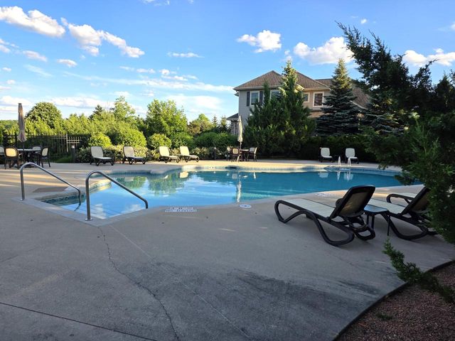 1782 New Port Vista DRIVE, Grafton, WI 53024