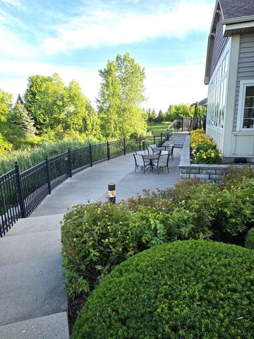 1782 New Port Vista DRIVE, Grafton, WI 53024