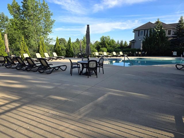 1782 New Port Vista DRIVE, Grafton, WI 53024
