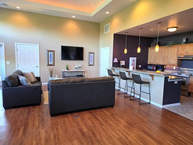 1782 New Port Vista DRIVE, Grafton, WI 53024