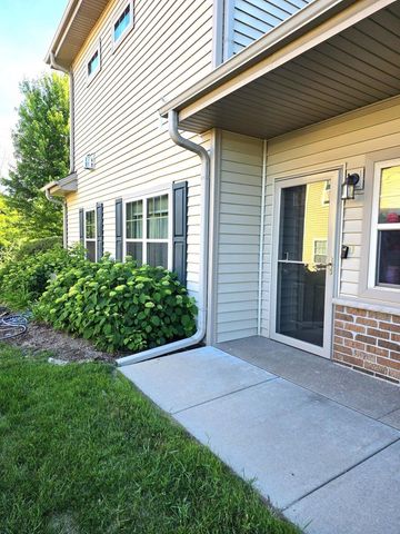 1782 New Port Vista DRIVE, Grafton, WI 53024