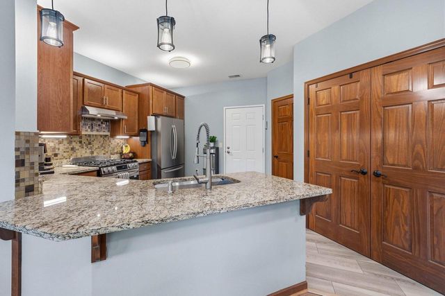 1782 New Port Vista DRIVE, Grafton, WI 53024