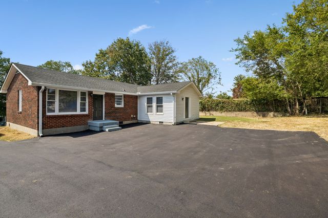 245 Bonnacroft Dr, Hermitage, TN 37076