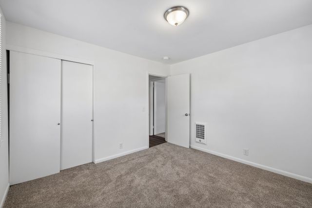 245 Bonnacroft Dr, Hermitage, TN 37076