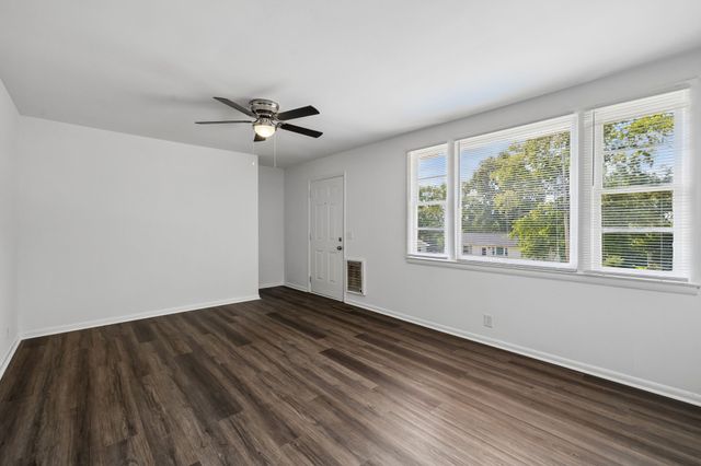 245 Bonnacroft Dr, Hermitage, TN 37076