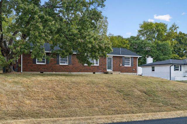 245 Bonnacroft Dr, Hermitage, TN 37076