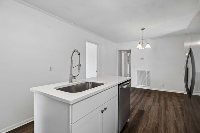 245 Bonnacroft Dr, Hermitage, TN 37076