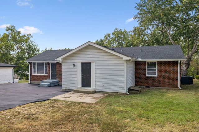 245 Bonnacroft Dr, Hermitage, TN 37076