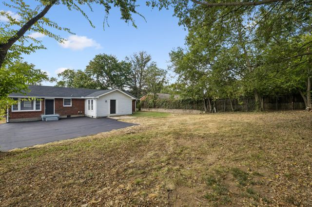 245 Bonnacroft Dr, Hermitage, TN 37076