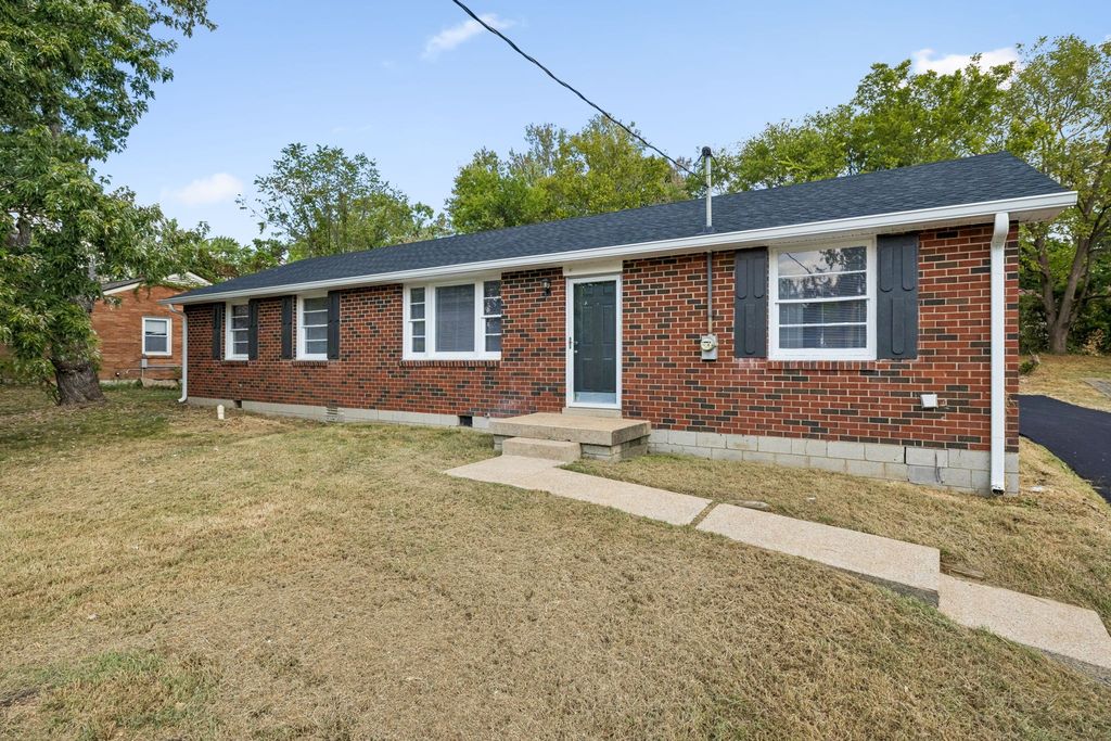 245 Bonnacroft Dr, Hermitage, TN 37076