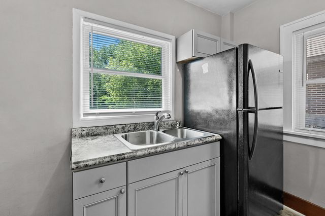 148 E Stockbridge Avenue, Kalamazoo, MI 49001