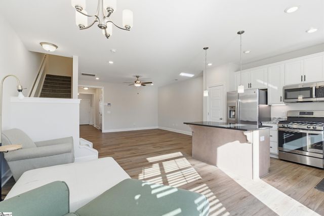 324 Hollenbeck Place, Greenville, SC 29607