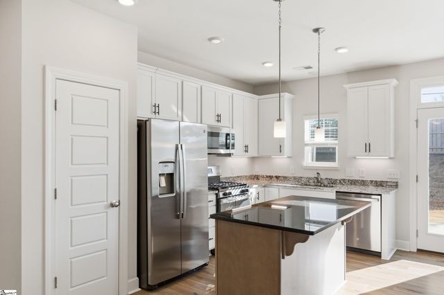 324 Hollenbeck Place, Greenville, SC 29607