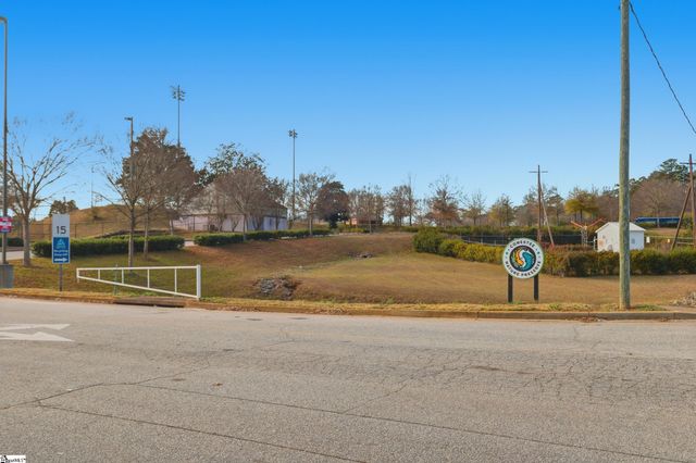 324 Hollenbeck Place, Greenville, SC 29607