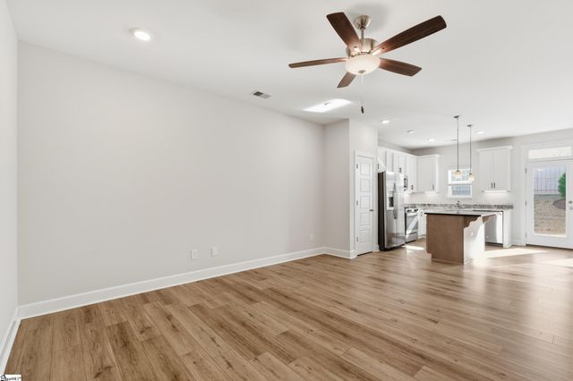 324 Hollenbeck Place, Greenville, SC 29607