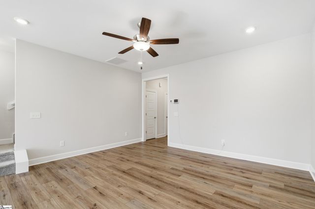 324 Hollenbeck Place, Greenville, SC 29607