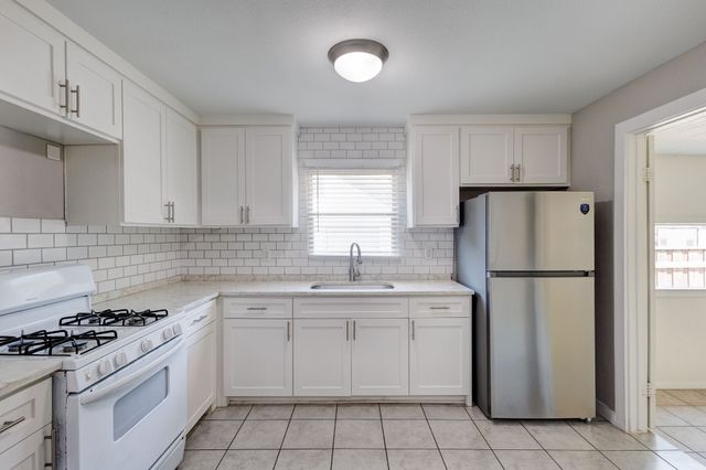 913 S Sargent Street, Fort Worth, TX 76103