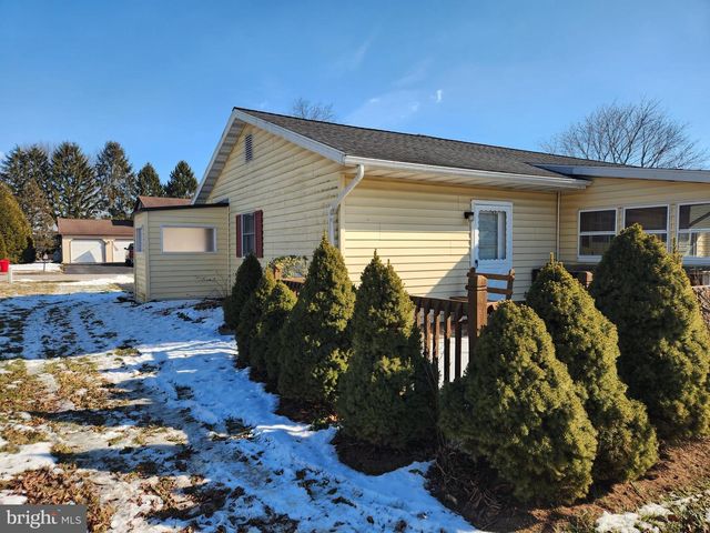 12 HEMLOCK CIR, Elizabethtown, PA 17022