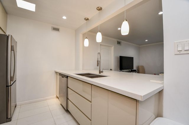 2619 Marilee Lane 2, Houston, TX 77057