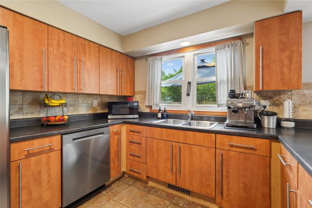 2816 Watrous Avenue, Des Moines, IA 50321