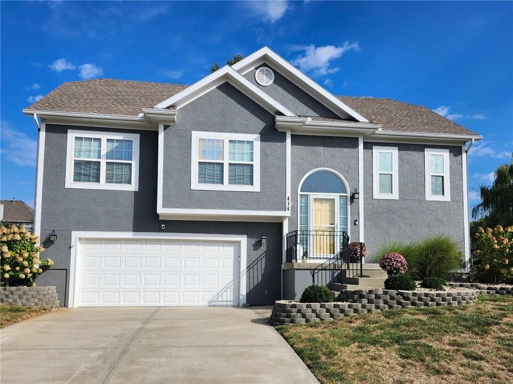 414 Killarney Lane, Smithville, MO 64089