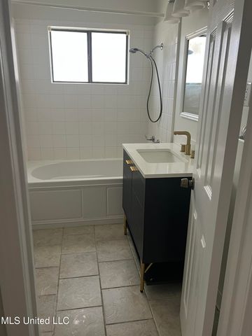 285 Venetian Gardens, Gulfport, MS 39507