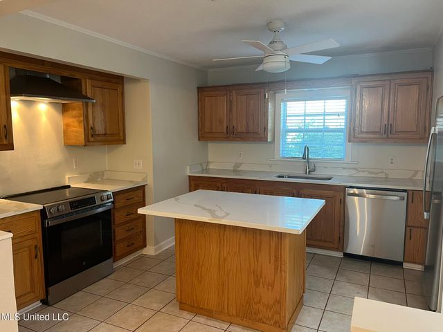 285 Venetian Gardens, Gulfport, MS 39507