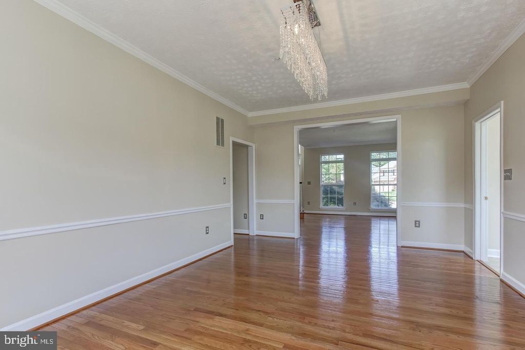 Image 6 of property listing at 9700 RIDER CT, Fort Washington, MD 20744