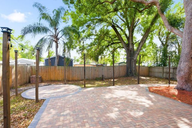 2204 HOWARD LANE, Tampa, FL 33612