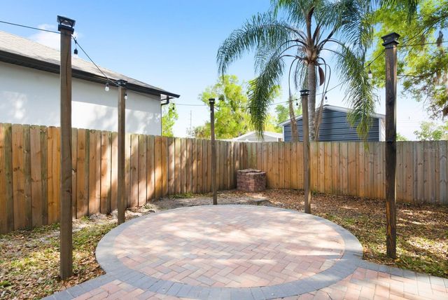 2204 HOWARD LANE, Tampa, FL 33612