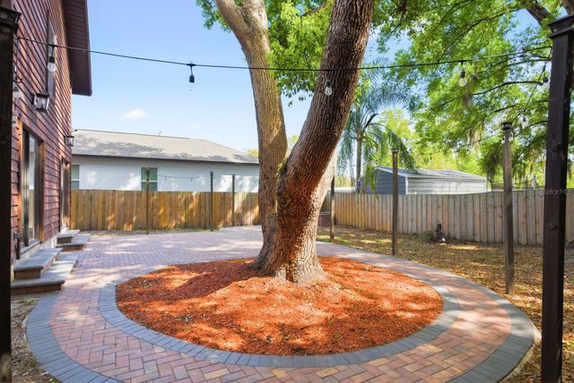 2204 HOWARD LANE, Tampa, FL 33612