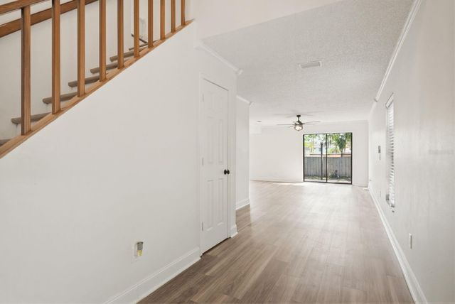 2204 HOWARD LANE, Tampa, FL 33612