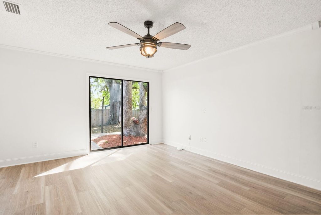 Image 11 of property listing at 2204 HOWARD LANE, Tampa, FL 33612