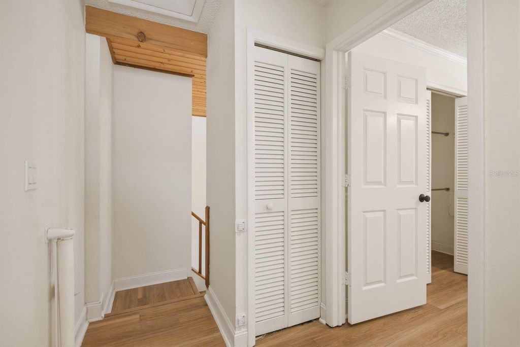 Image 19 of property listing at 2204 HOWARD LANE, Tampa, FL 33612