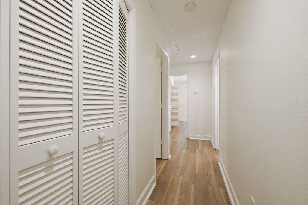 Image 20 of property listing at 2204 HOWARD LANE, Tampa, FL 33612